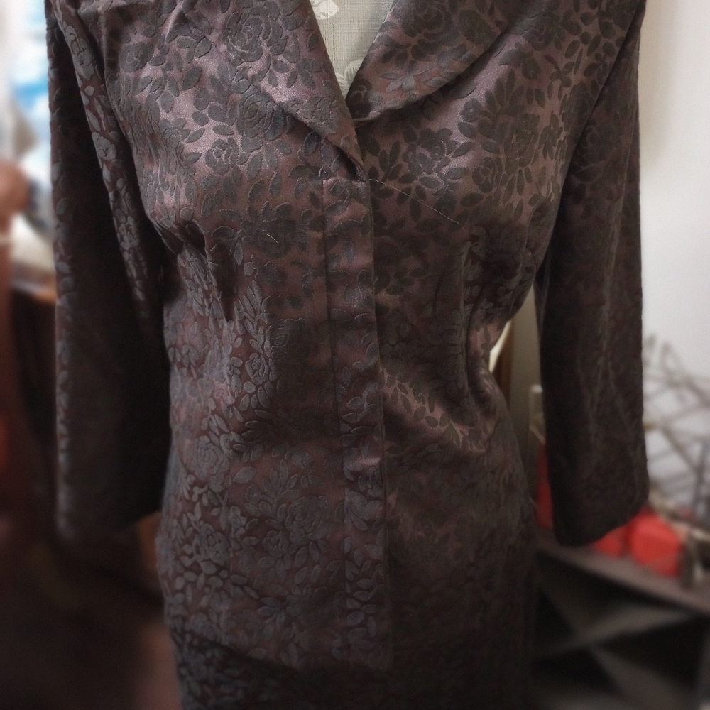 Alyn Paige Skirt Suit - Picture 4 of 11